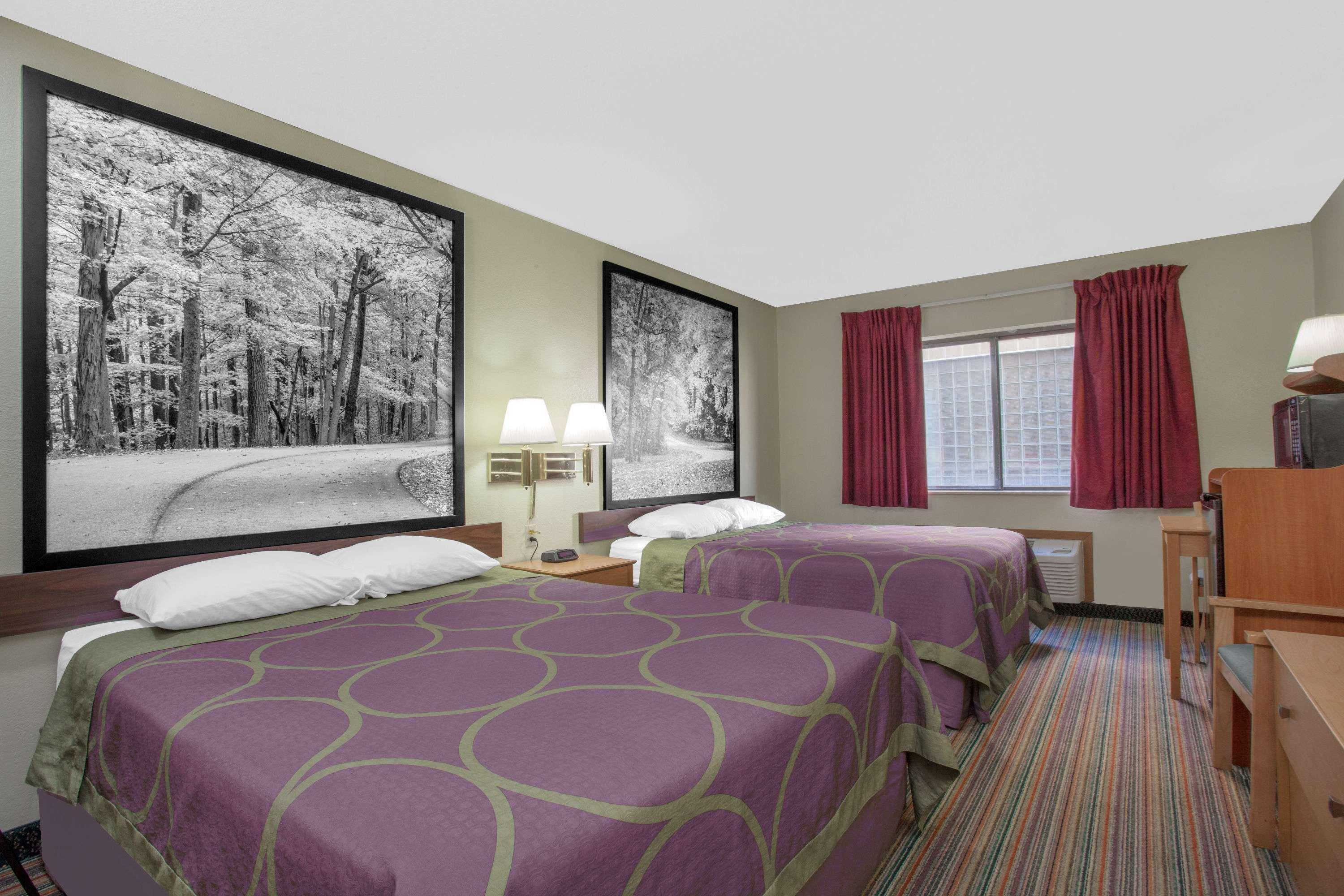ซูเปอร์ 8 บาย วินด์แฮม อีแวนสวิลล์ อีสต์ Hotel เอวันส์วิลล์ ภายนอก รูปภาพ